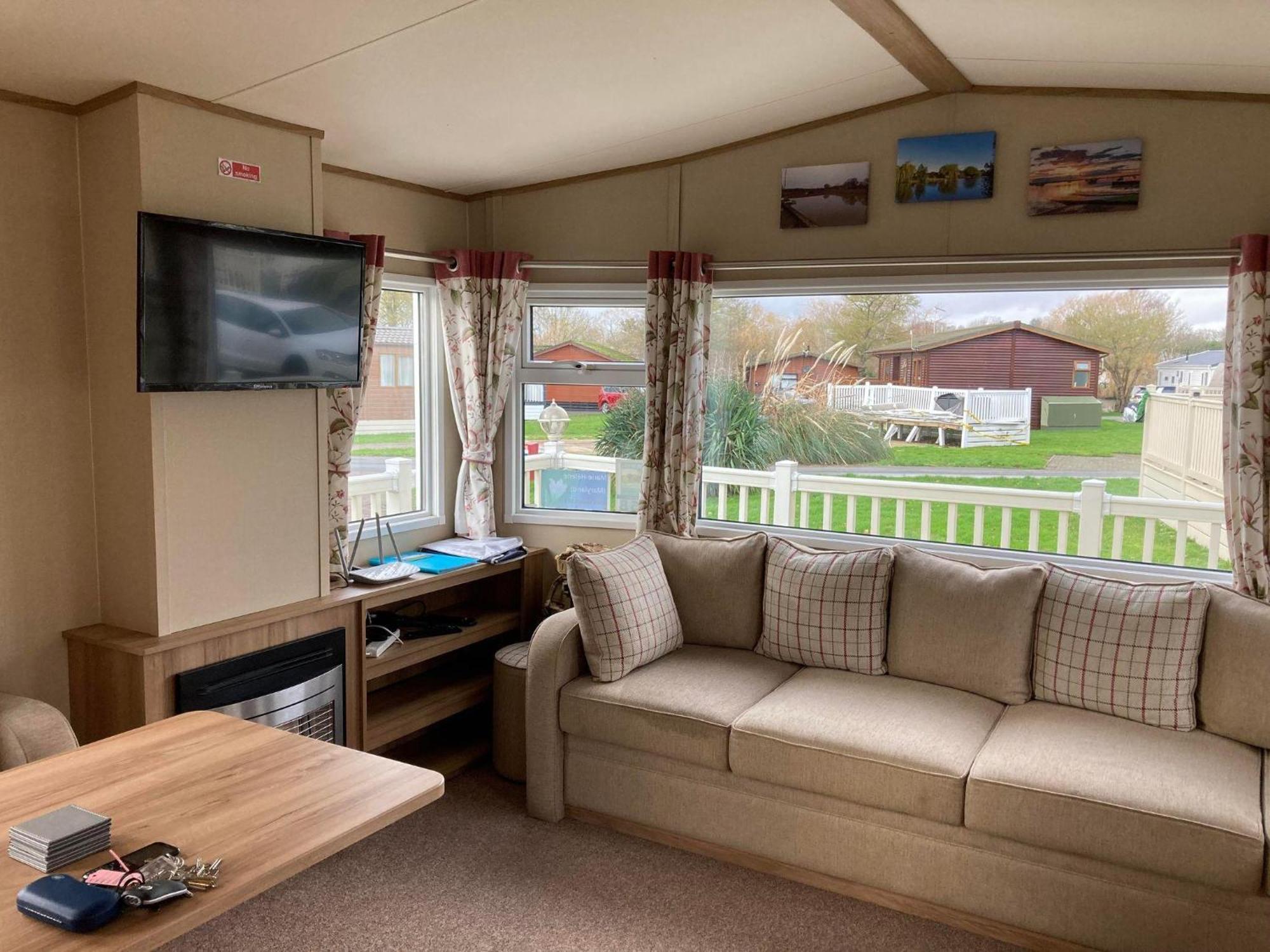סאקסמונדהם Lovely 6 Berth Caravan With Decking At Carlton Meres In Suffolk Ref 60058M מראה חיצוני תמונה