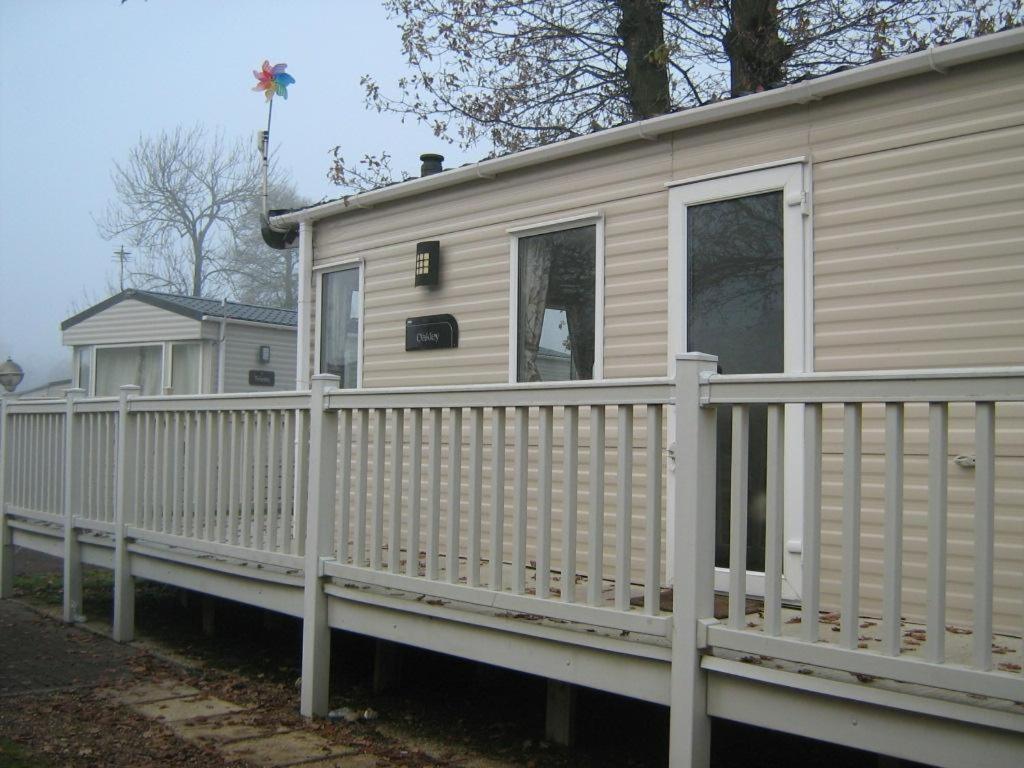 סאקסמונדהם Lovely 6 Berth Caravan With Decking At Carlton Meres In Suffolk Ref 60058M מראה חיצוני תמונה