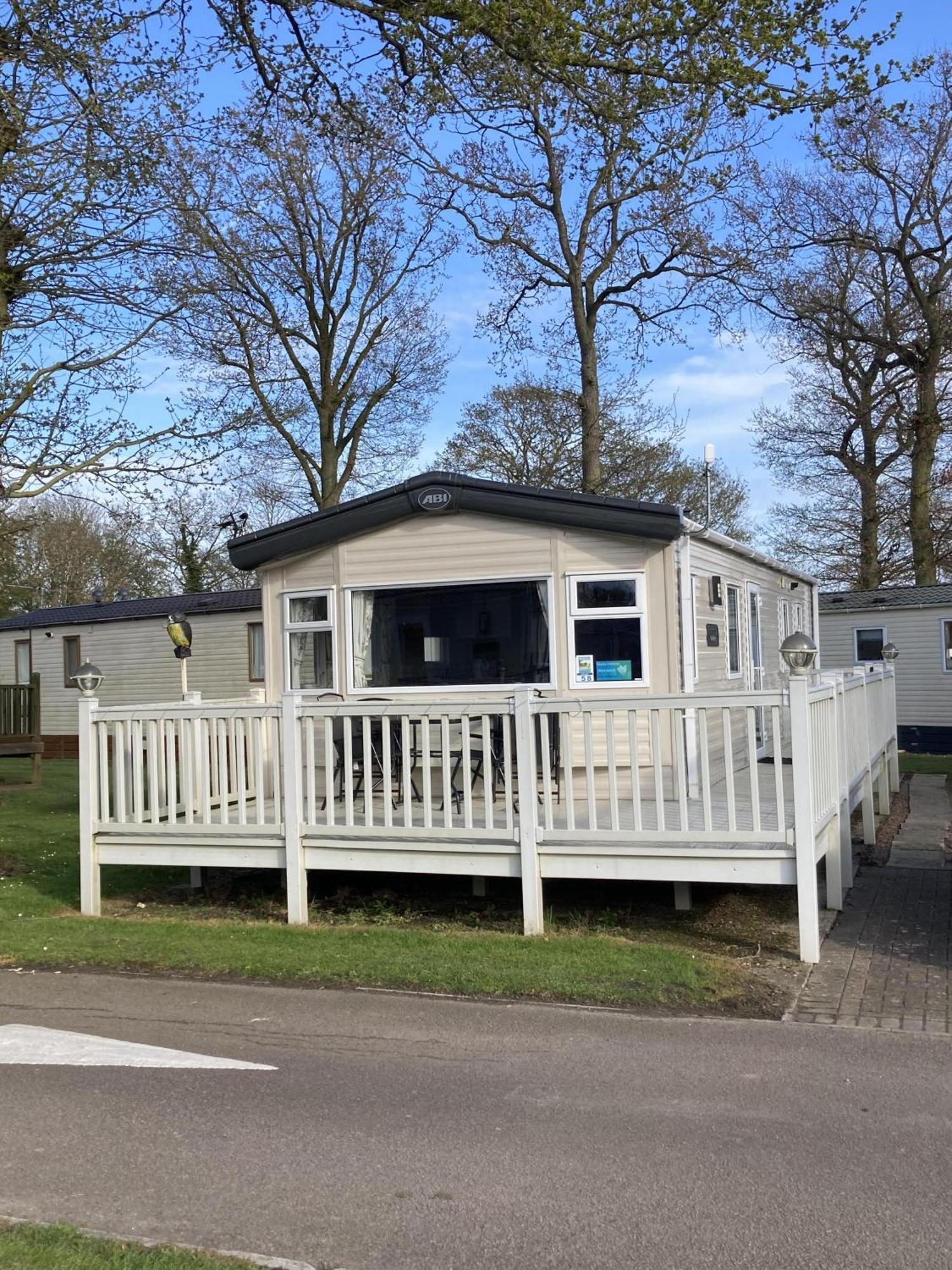 סאקסמונדהם Lovely 6 Berth Caravan With Decking At Carlton Meres In Suffolk Ref 60058M מראה חיצוני תמונה