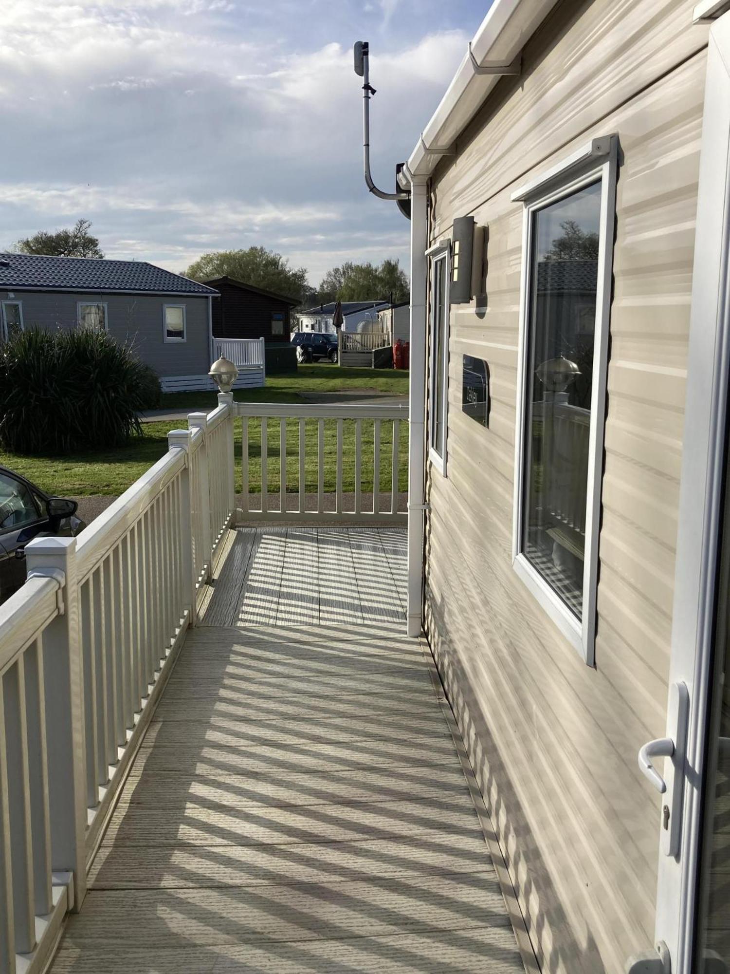 סאקסמונדהם Lovely 6 Berth Caravan With Decking At Carlton Meres In Suffolk Ref 60058M מראה חיצוני תמונה