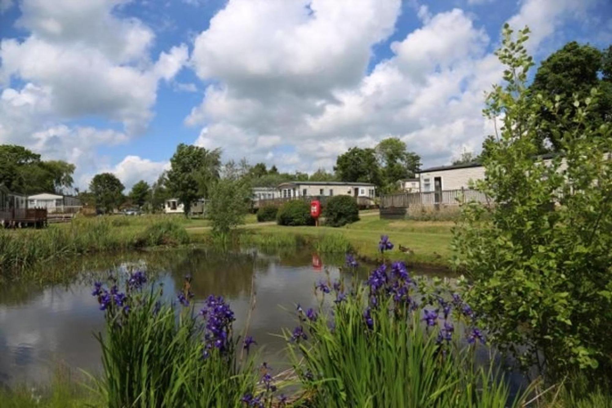 סאקסמונדהם Lovely 6 Berth Caravan With Decking At Carlton Meres In Suffolk Ref 60058M מראה חיצוני תמונה